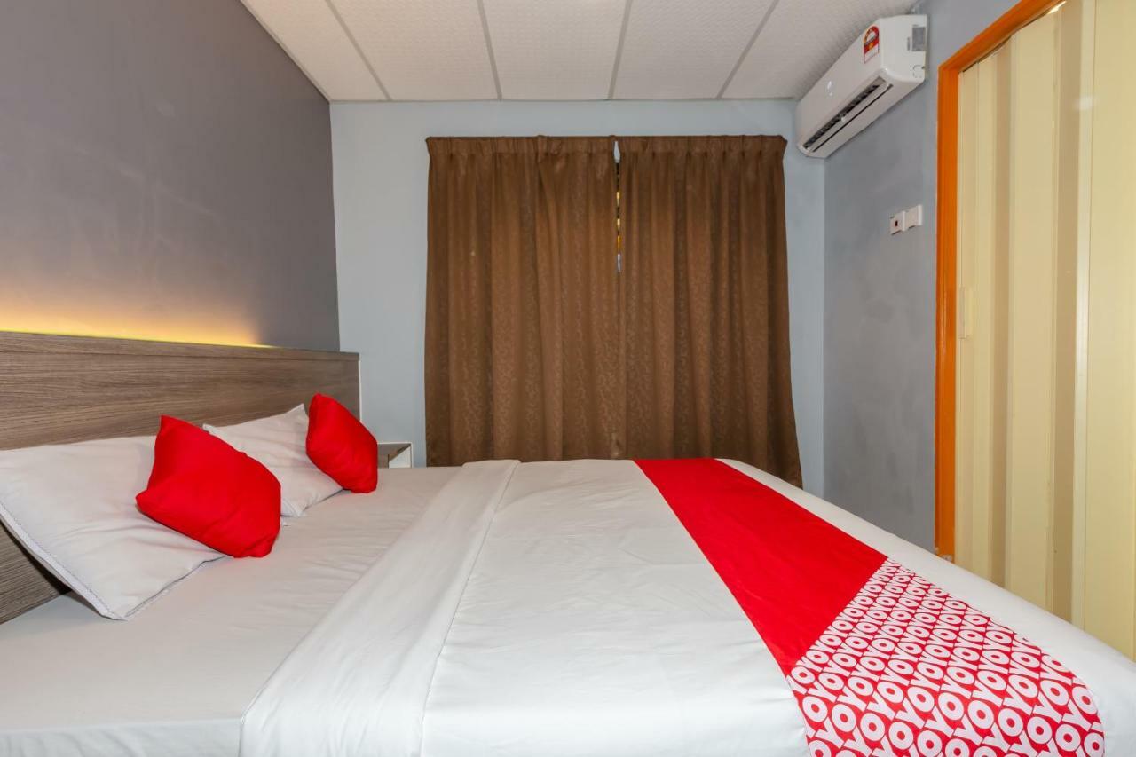 Oyo 1088 Yellow Mansion Banda Kaba Hotel Малакка Экстерьер фото